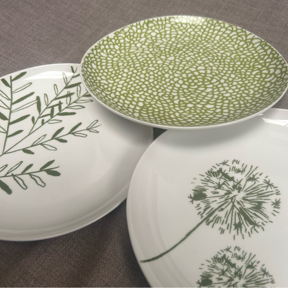 WEST ELM 3-pcs Green and White Botanical Dinnerware Set #0725257 - Picture 5 of 10